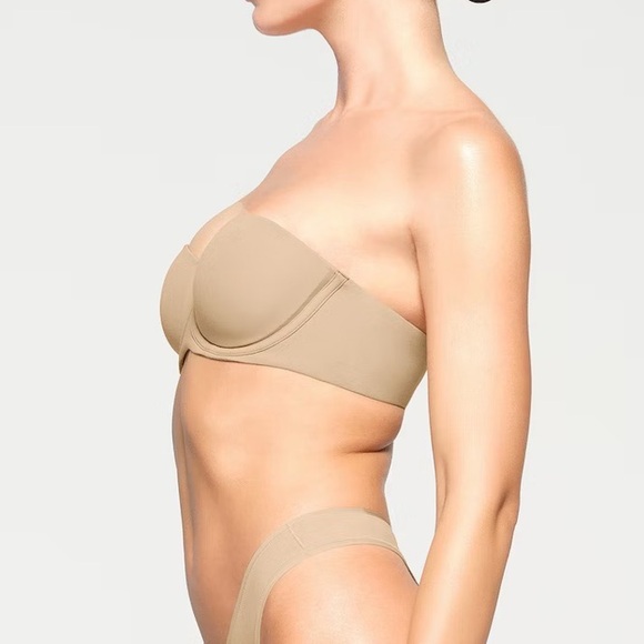 SKIMS Fits Everybody Strapless Bra Clay - Picture 8 of 11